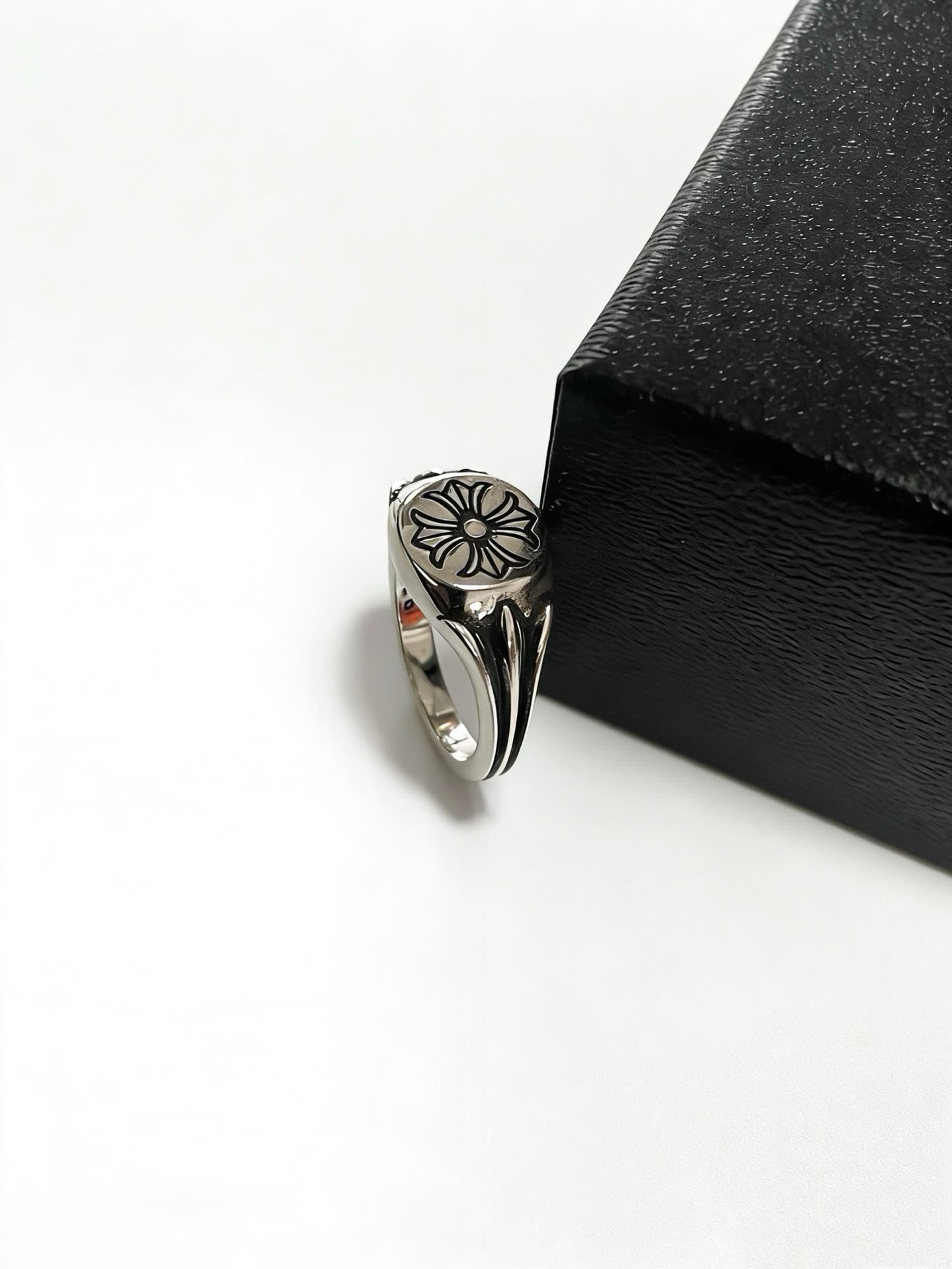 Chrome Hearts 925 Sterling Silver Ring with Flower Design